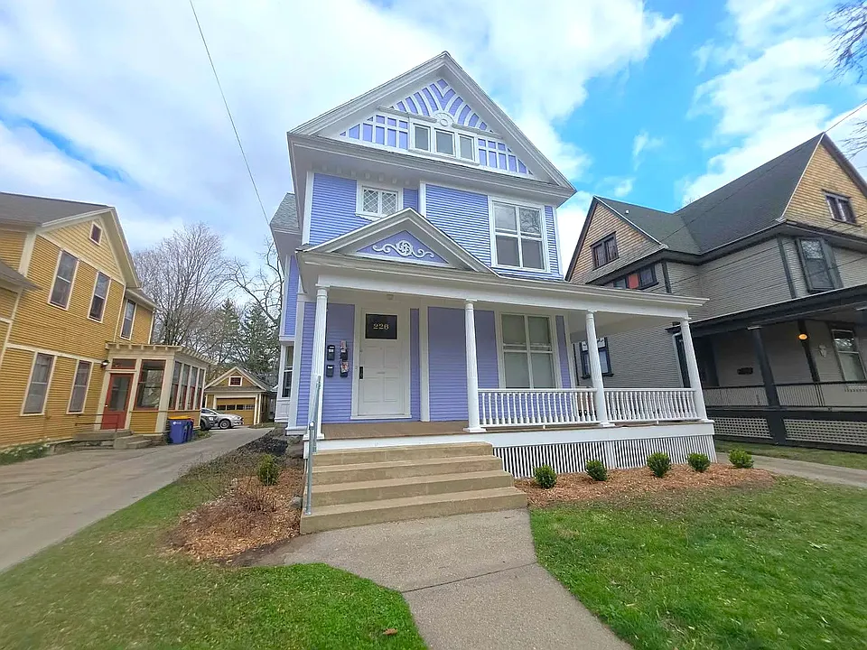 226 College Ave NE