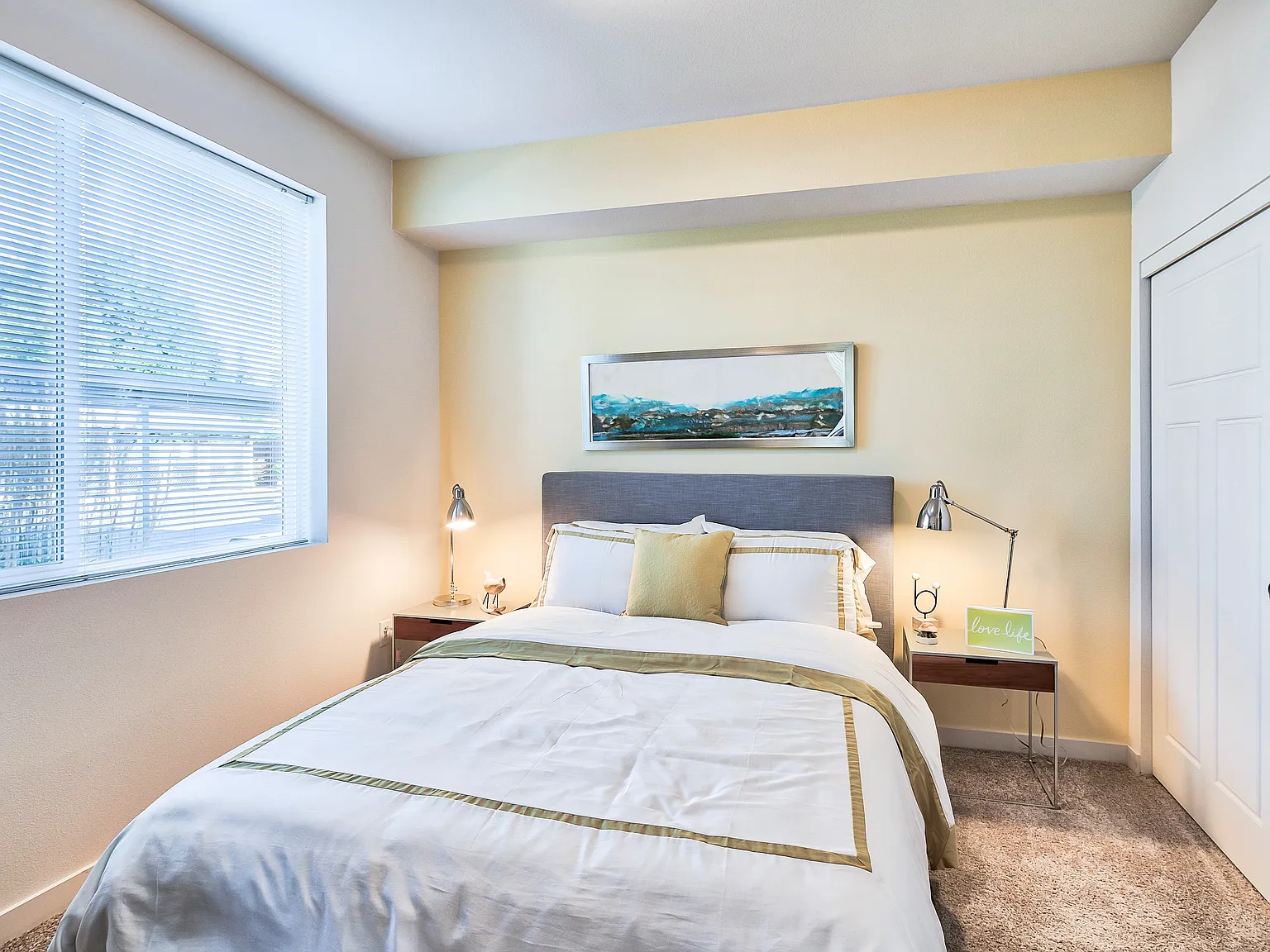 Ecco Apartments — Photo 4