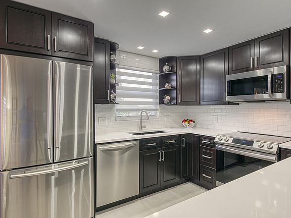 3rd image of 360 Wellington J