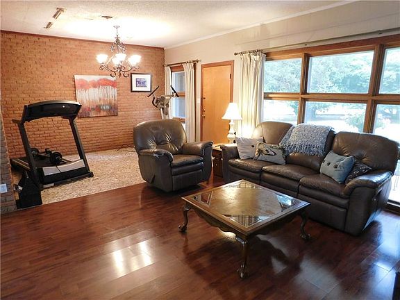 2nd image of 403 Paradise Rd