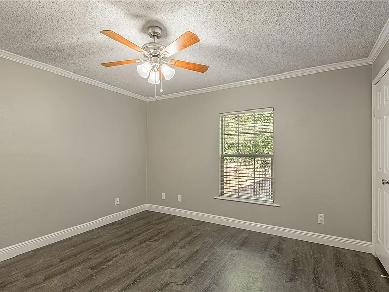 164 Varsity Dr — Photo 28