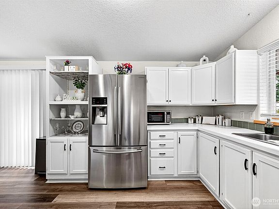 5th image of 19920 67th Avenue NE #25