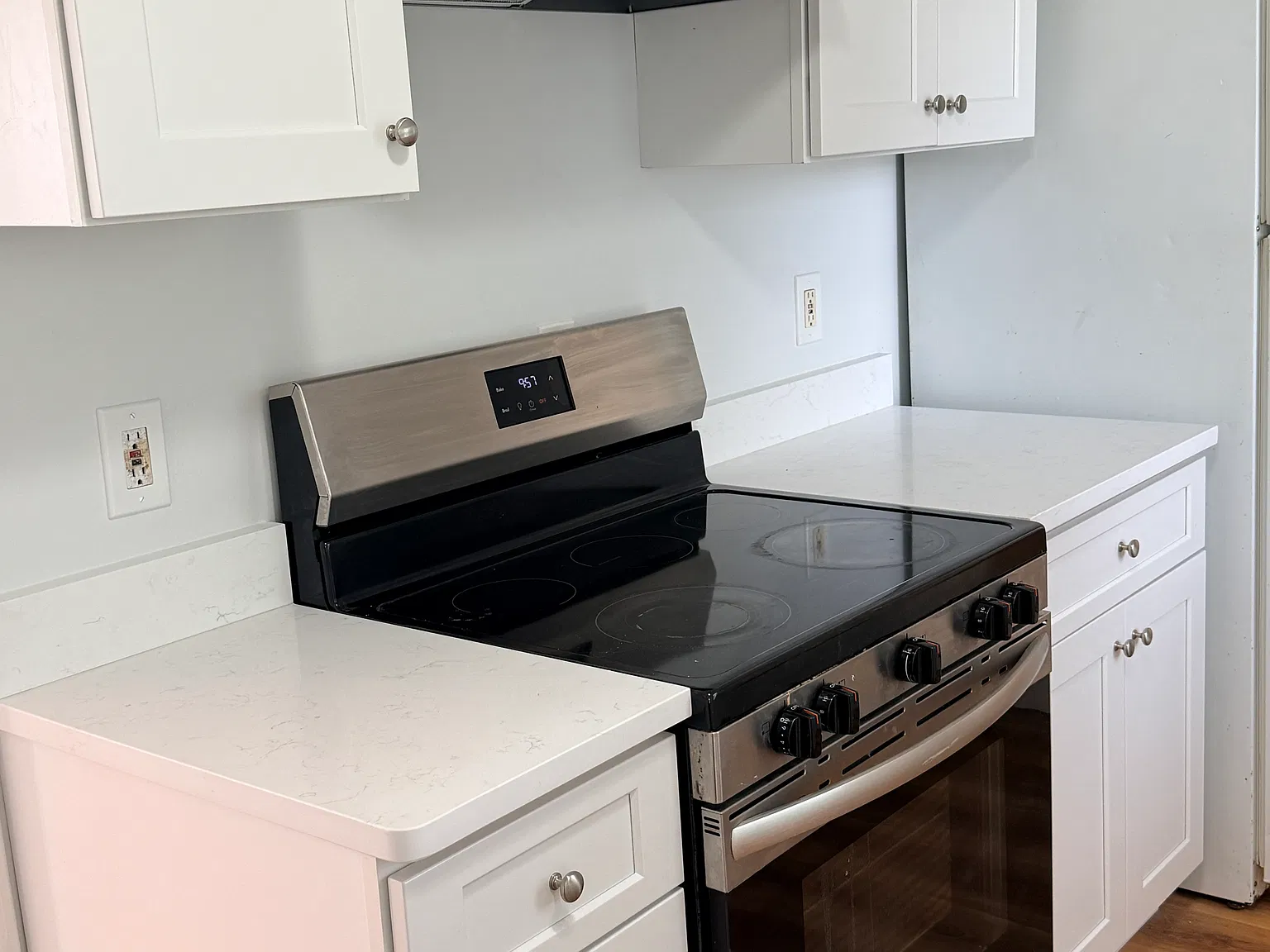 1 bed, 1.0 bath, $2,100 — Photo 2