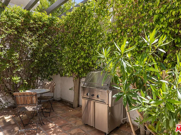 1541 Palisades Dr — Photo 3