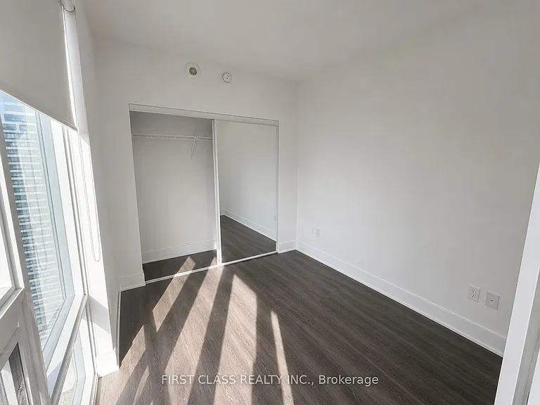 955 Bay St #Penthouse 4106 — Photo 8