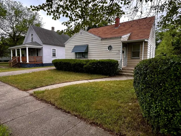 2205 7th St, Muskegon Heights, MI 49444