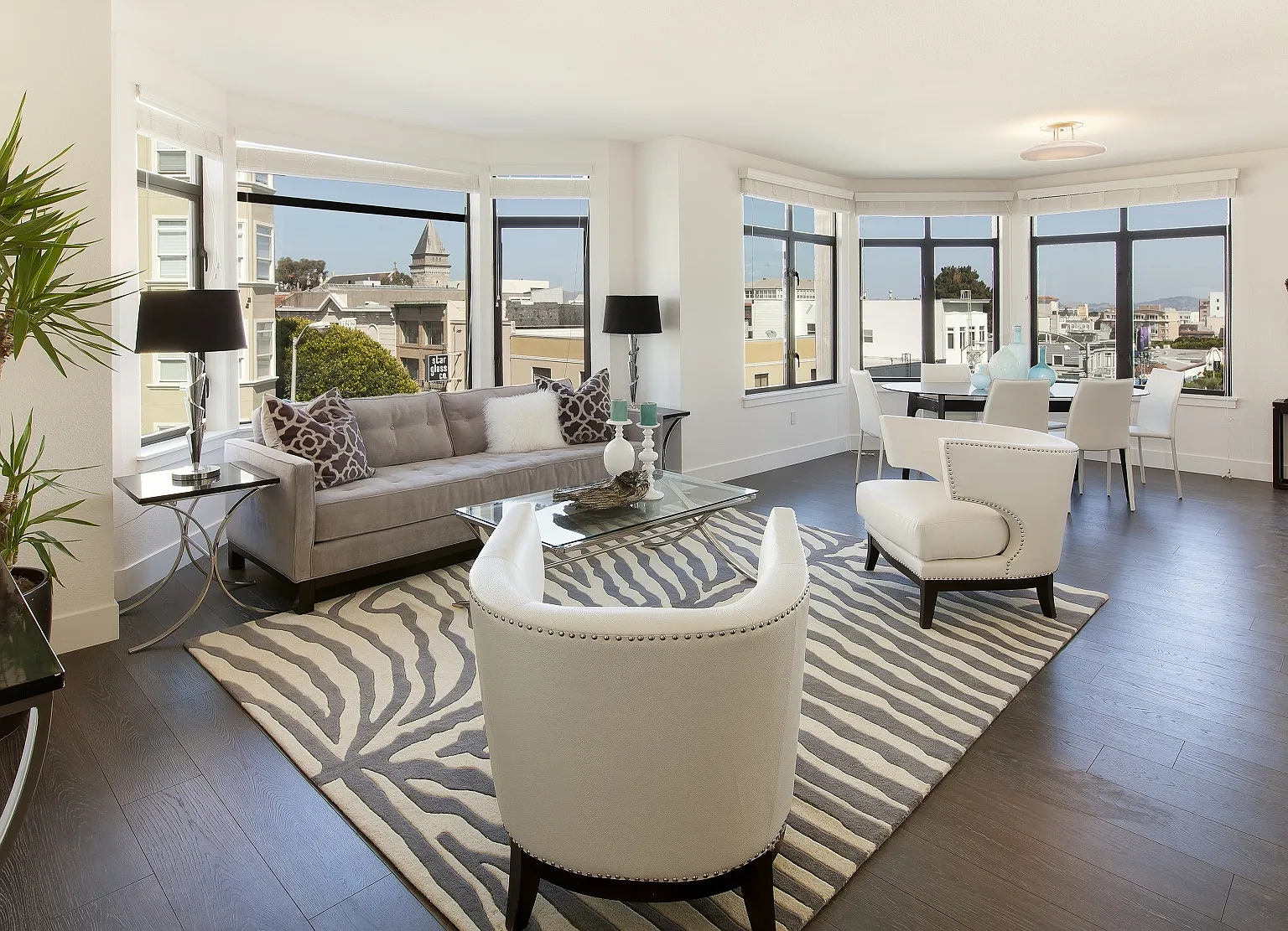 Pacific Terrace — Photo 1