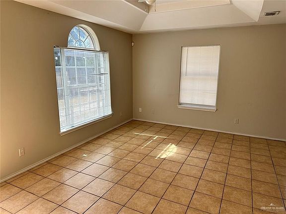 3rd image of 613 La Mancha Dr #4