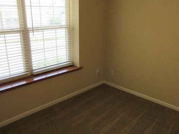 2nd image of 1719 Louise Cir