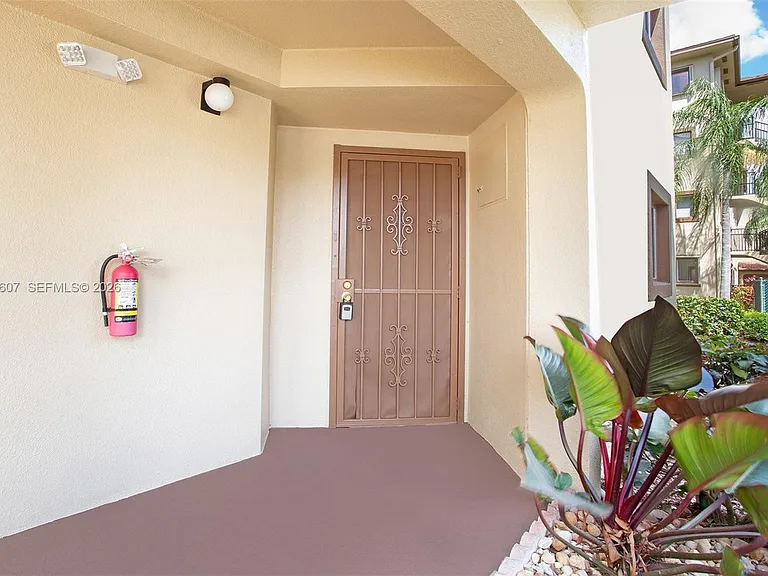 900 SW 142nd Ave #115L — Photo 35