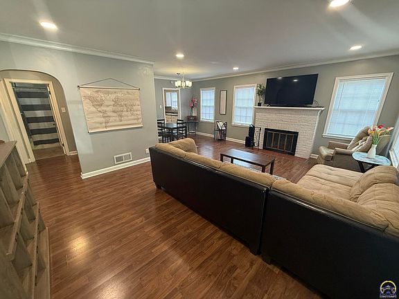 4th image of 1177 SW Collins Ave