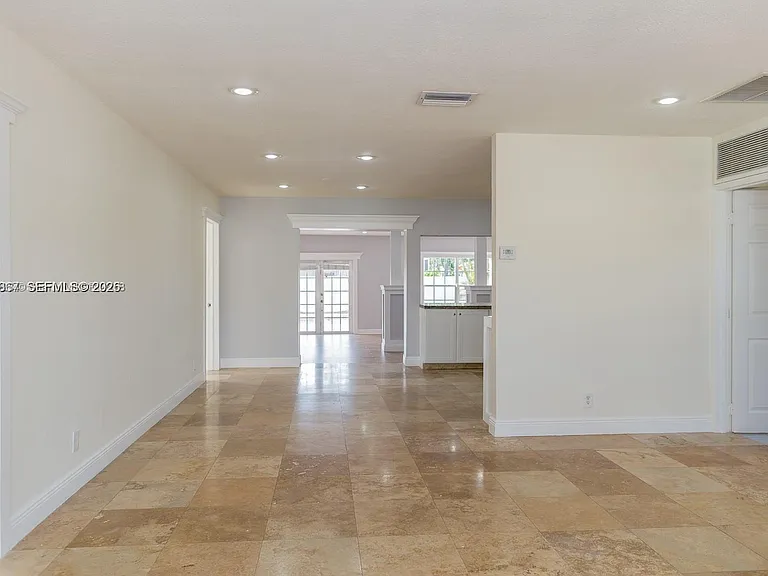 5520 Hayes St — Photo 2