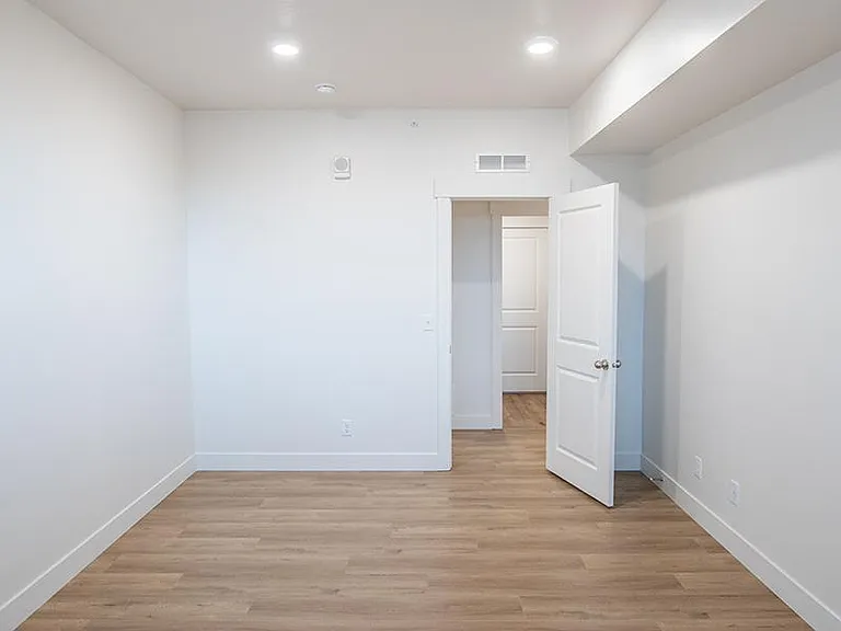 TRAIL HOLLOW APARTMENTS — Photo 18
