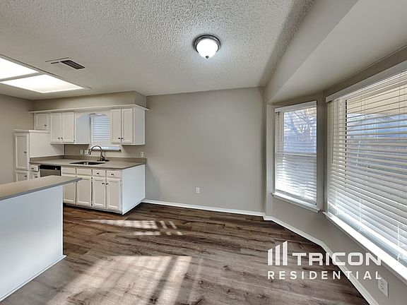5th image of 4 Redford Ct
