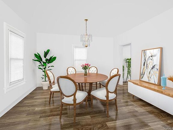 5th image of 26 Riverview St
