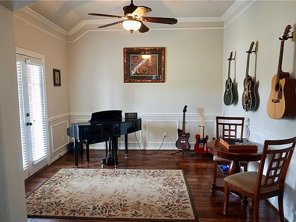 4th image of 2608 Breezehollow Way