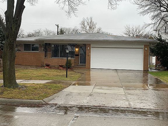 2nd image of 20500 Mauer St