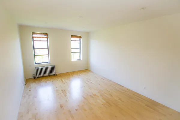 Sold by Remax City Square | media 4