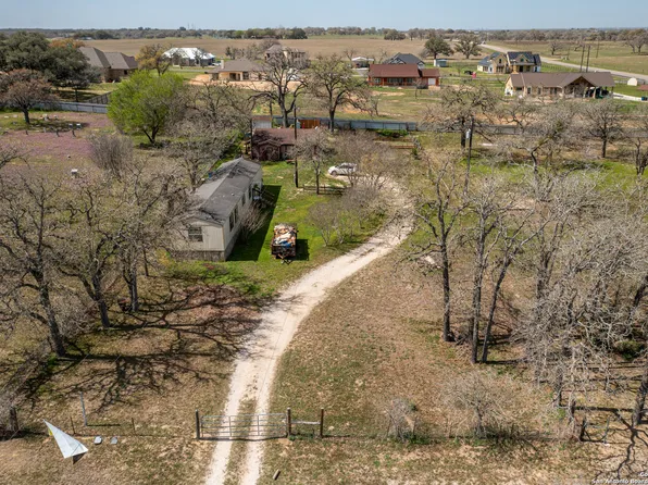 64 COUNTY ROAD 324, Adkins, TX 78101