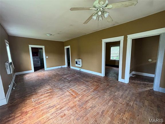 4th image of 704 S Main St
