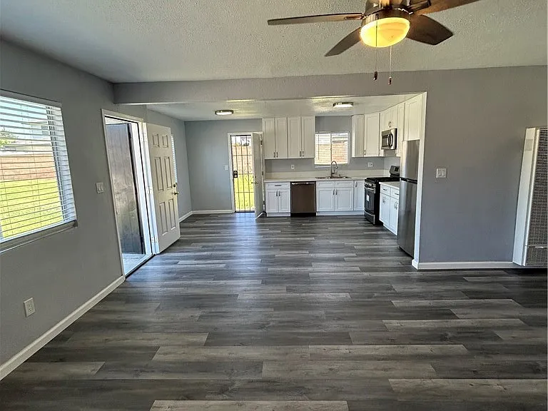 8523 Cedar St — Photo 16