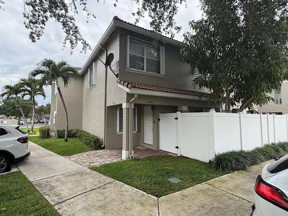 5362 SW 125th Ave