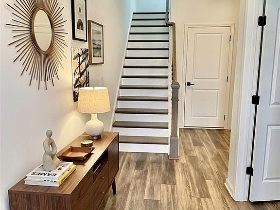 5th image of 4399 Gillon Cir SE