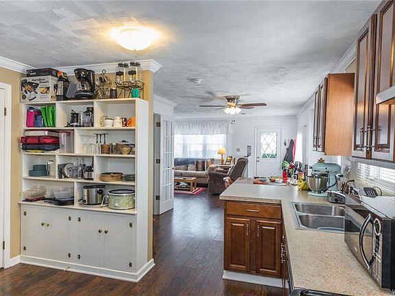 5th image of 418 Niagara Falls Blvd