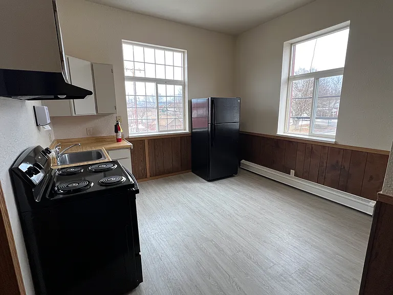 101 E 2nd St #1 — Photo 9
