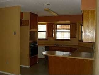 4th image of 5401 N 31st St