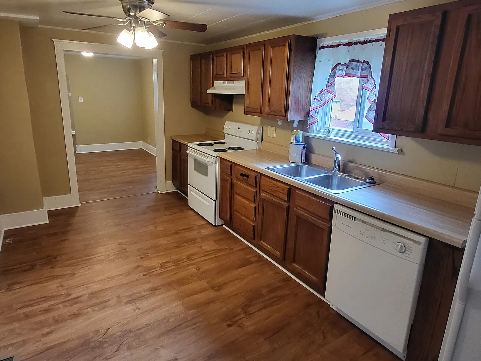2 bed, 1000 sqft, $1,195 — Photo 4