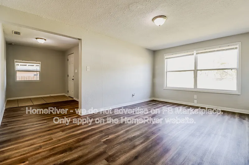 3 bed, 2.0 bath, 1260 sqft, $2,340 — Photo 3