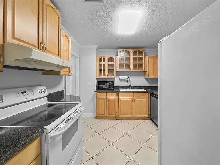814 W Indiana Ave — Photo 14