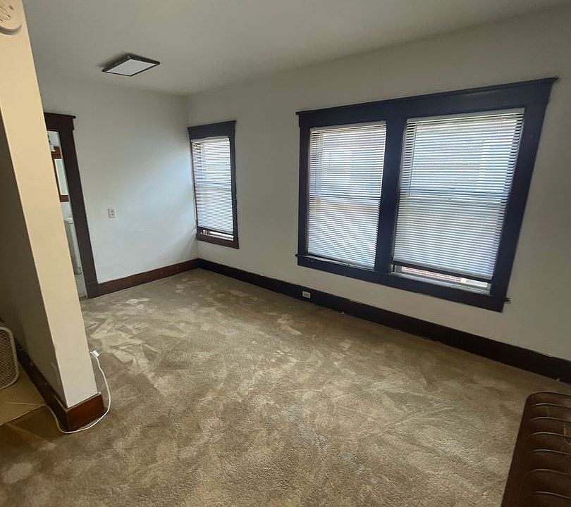 2nd image of 120 N 6th St APT J