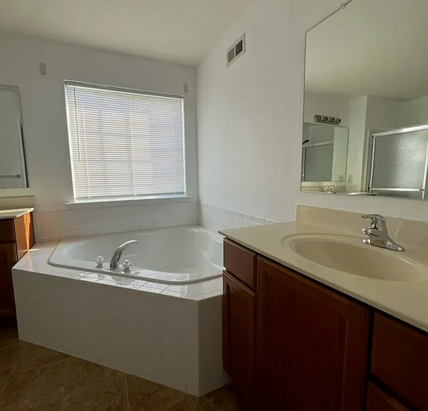 421 Cicero Xing — Photo 12