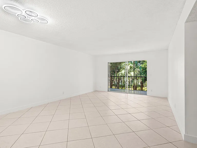 7301 Amberly Ln #304 — Photo 11
