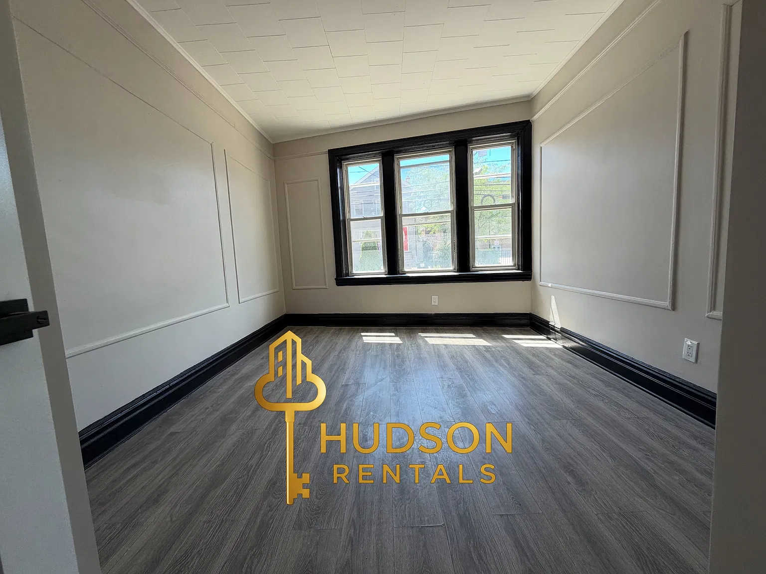 233 Fowler Ave — Photo 4