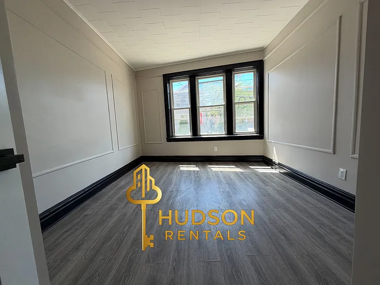 233 Fowler Ave #1 — Photo 4