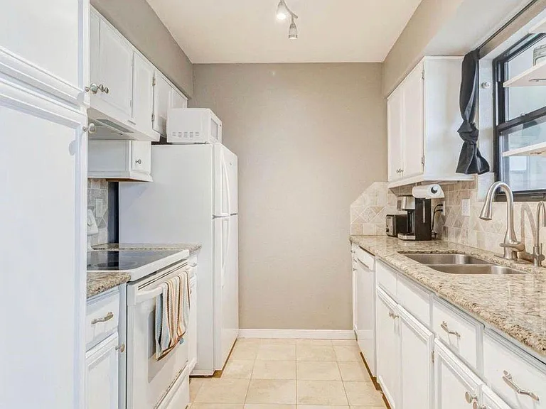 101 Stratford St #103 — Photo 6