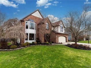 379 Wood Acres Dr, East Amherst, NY 14051