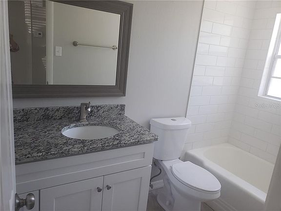 4th image of 2303 W Flora St