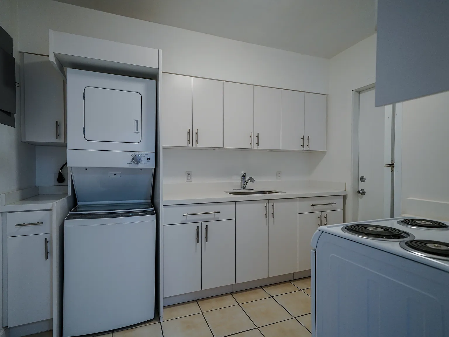 2 bed, 912 sqft, $2,950 — Photo 2