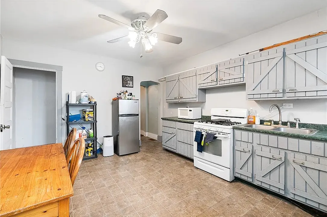 2 bed, 832 sqft, $1,098 — Photo 1