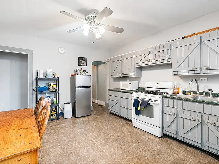 432 Antisbury St — Photo 1