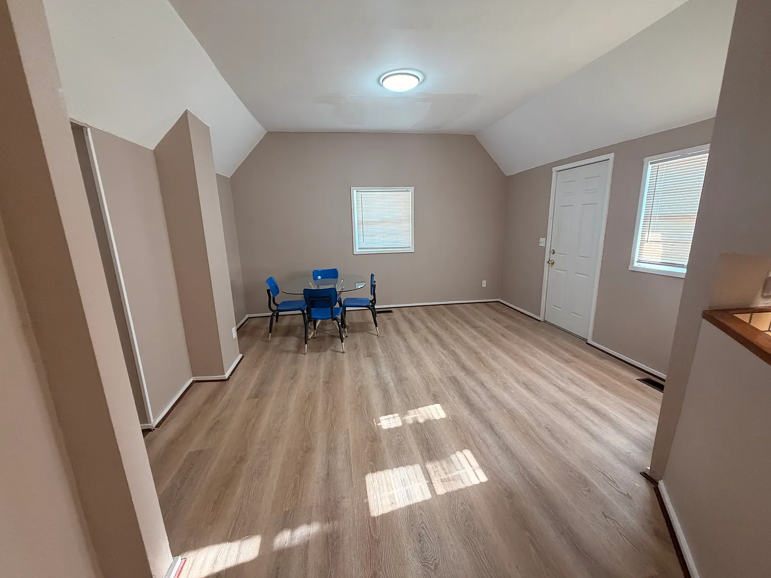 2 bed, 1100 sqft, $925 — Photo 2
