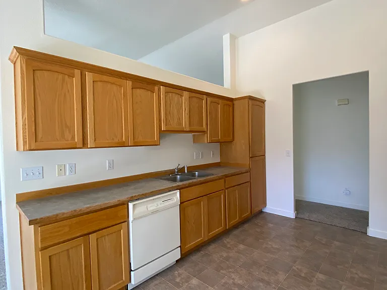 1950 SW 36th St — Photo 16