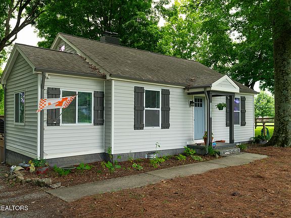 4th image of 504 Sinking Springs Rd