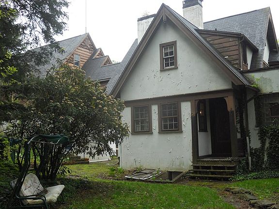 2nd image of 2100 Pleasant Ave