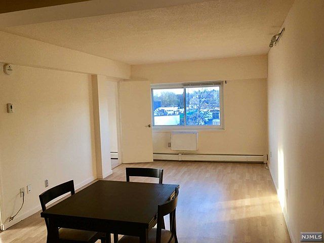 1st image of 296 Luhmann Dr