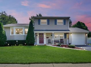 8 Chelsea Rd, Old Bridge, NJ 08857